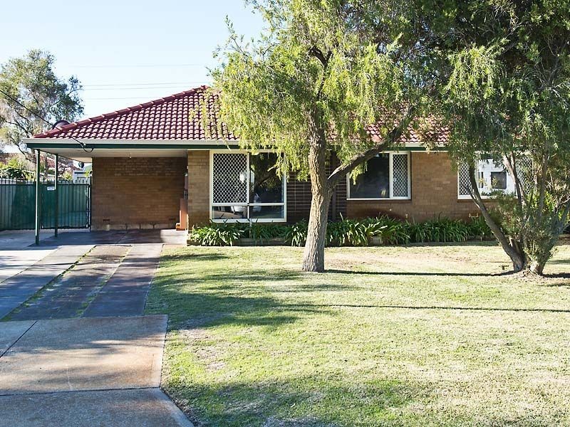 9 Balaka Way, Queens Park WA 6107