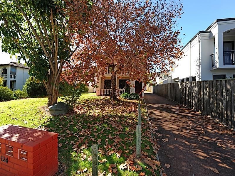 1/124 Labouchere Road, South Perth WA 6151