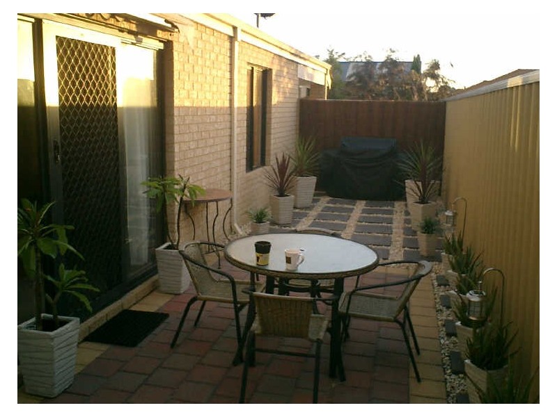 4/11-17 Norbertine Close, Queens Park WA 6107