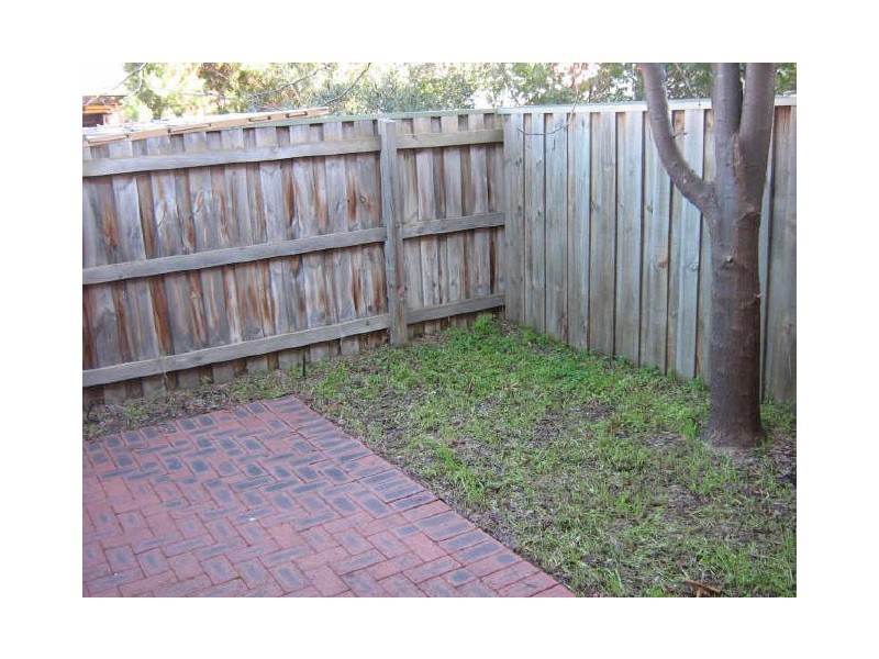 8/20 Gochean Ave, Bentley WA 6102