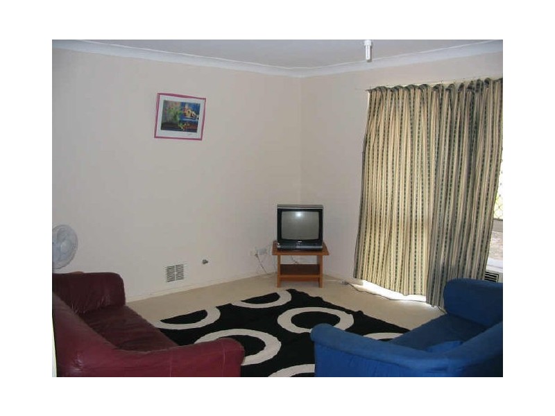 15 Lowan Loop, Karawara WA 6152