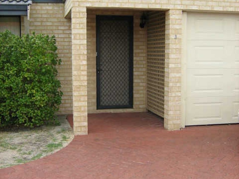 3/12 Stephen Street, Queens Park WA 6107
