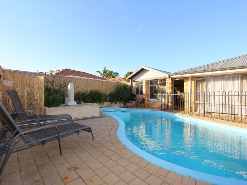 29 Bloodwood Drive, Marangaroo WA 6064