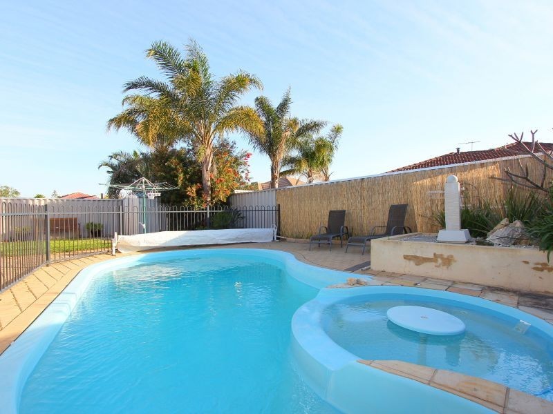 29 Bloodwood Drive, Marangaroo WA 6064