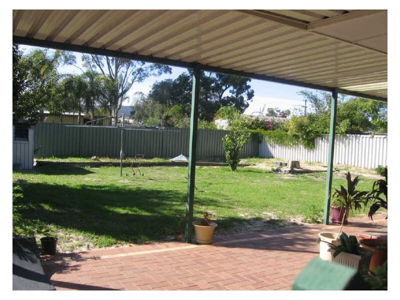 22 Ravenscroft Street, Kelmscott WA 6111