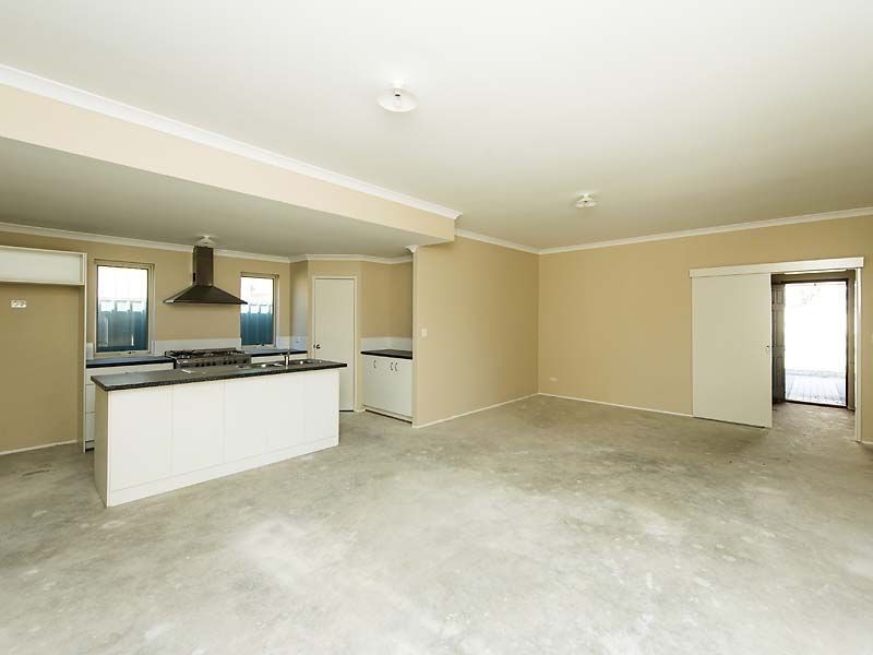 130 Seville Drive, Seville Grove WA 6112