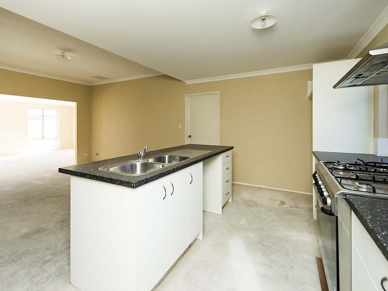 130 Seville Drive, Seville Grove WA 6112