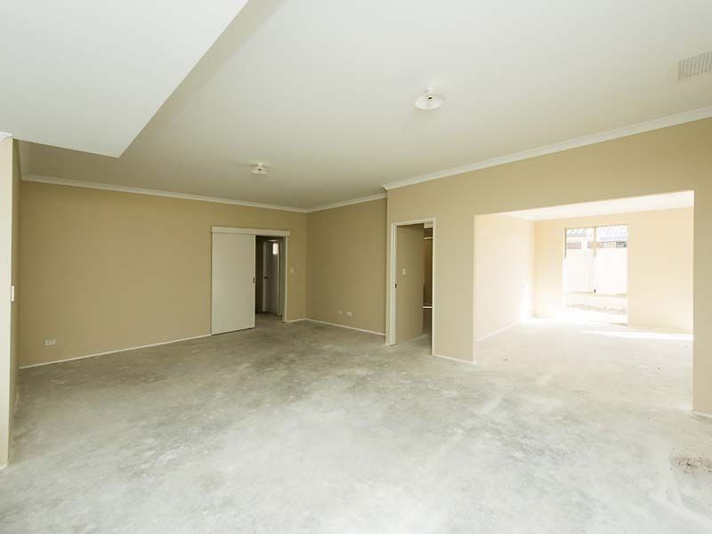 130 Seville Drive, Seville Grove WA 6112