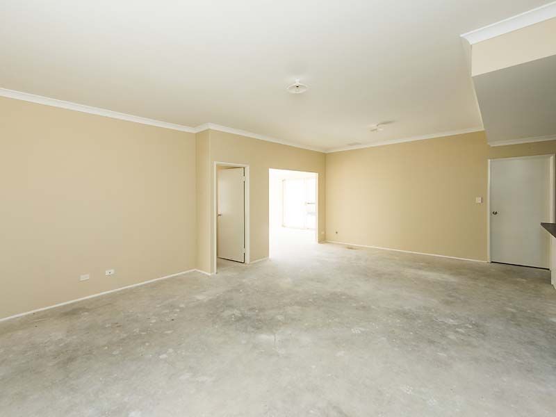 130 Seville Drive, Seville Grove WA 6112