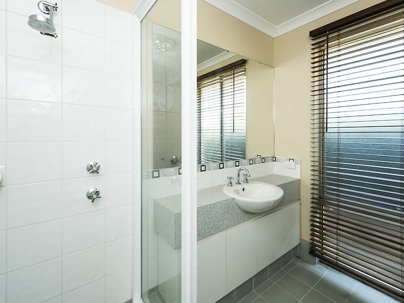 130 Seville Drive, Seville Grove WA 6112