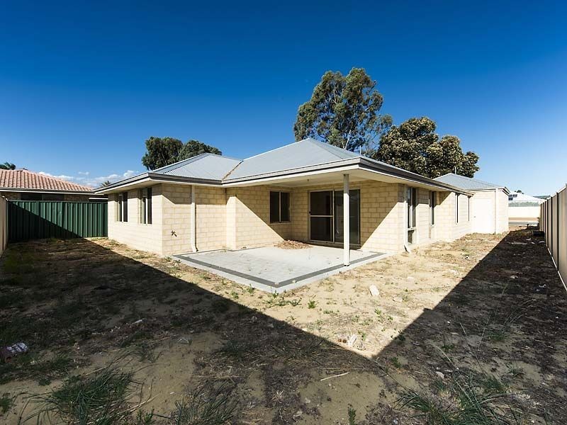 130 Seville Drive, Seville Grove WA 6112