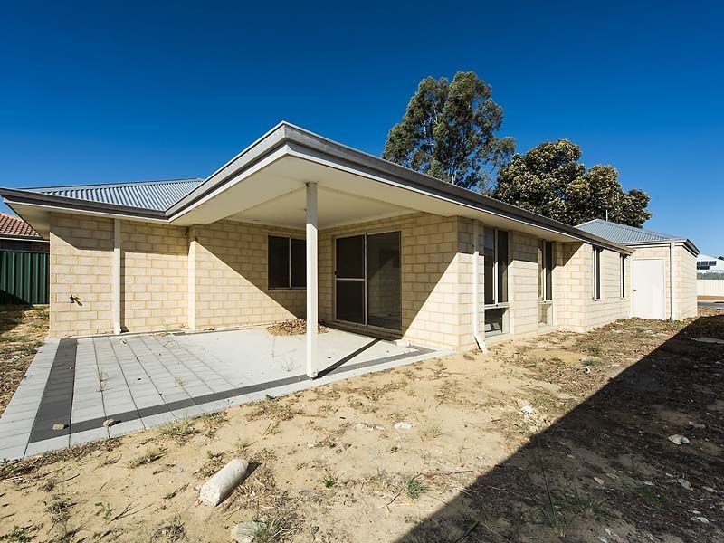130 Seville Drive, Seville Grove WA 6112