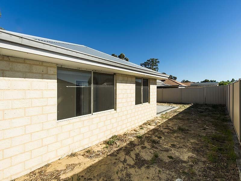 130 Seville Drive, Seville Grove WA 6112