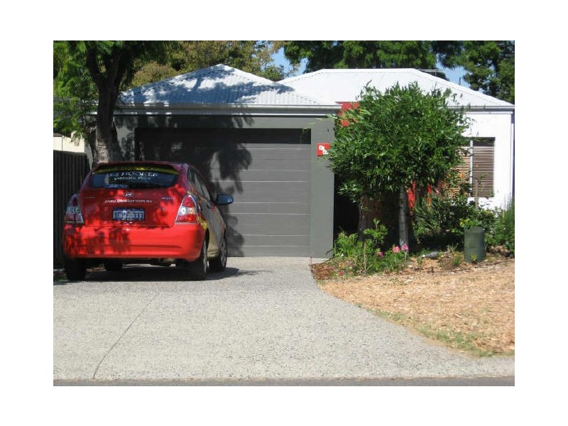 3/2A Reen St, St James WA 6102