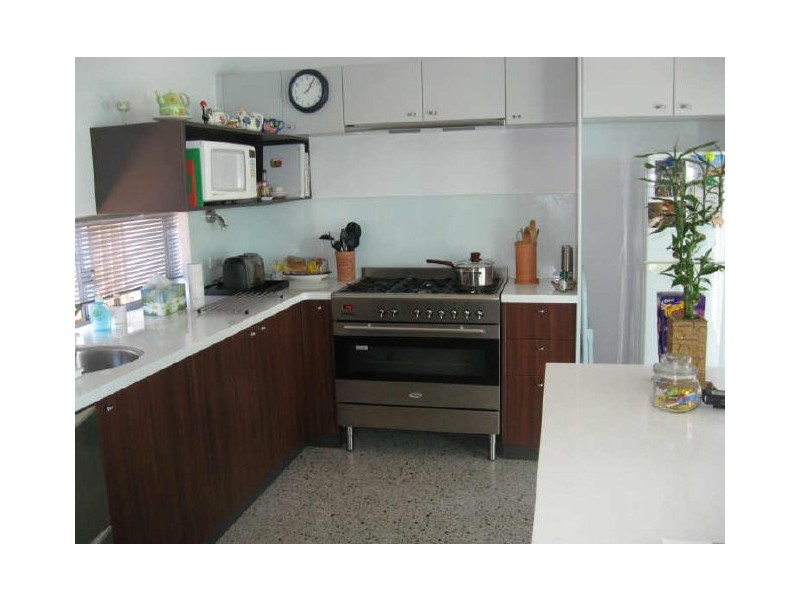 3/2A Reen St, St James WA 6102