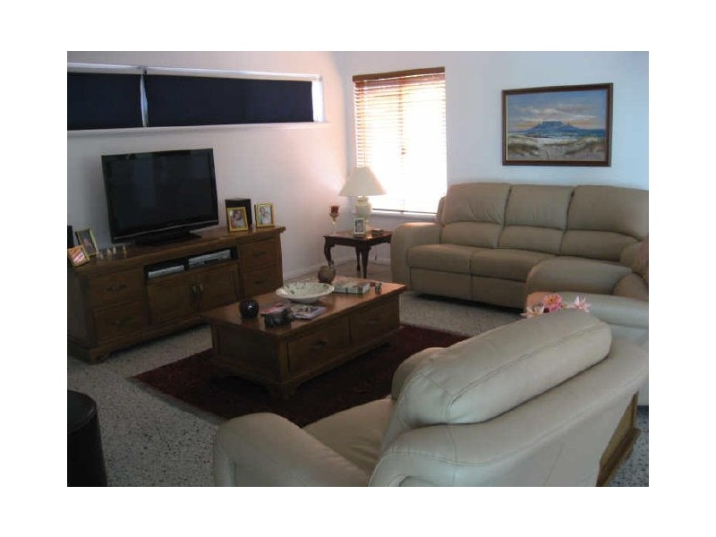 3/2A Reen St, St James WA 6102