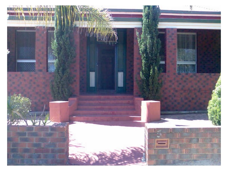 5 Gladstone Rd, Rivervale WA 6103