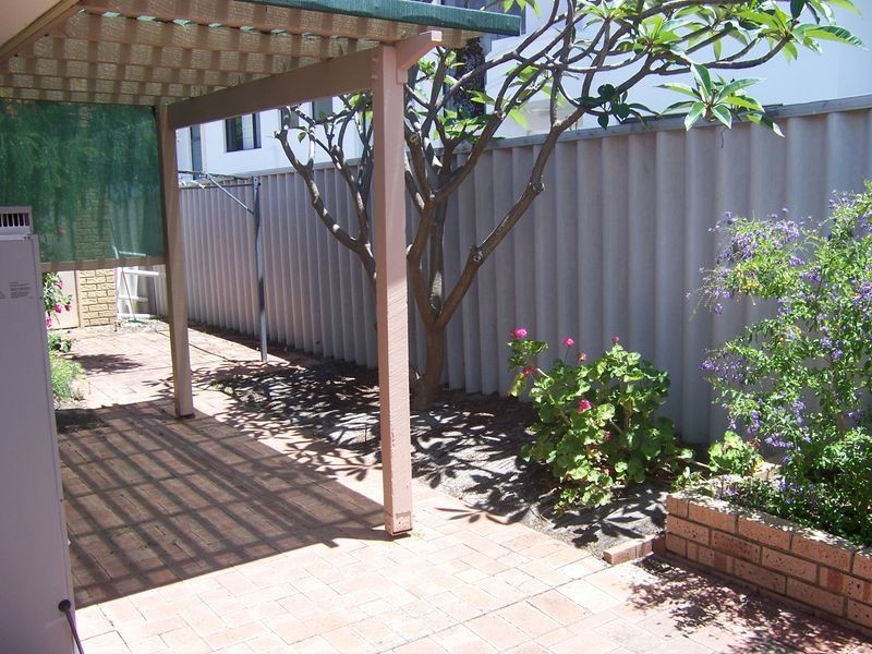 2/154 Labouchere Rd, Como WA 6152