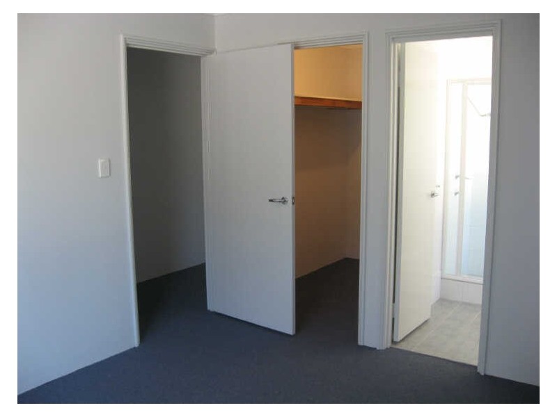 1/289 Wharf Street, Queens Park WA 6107