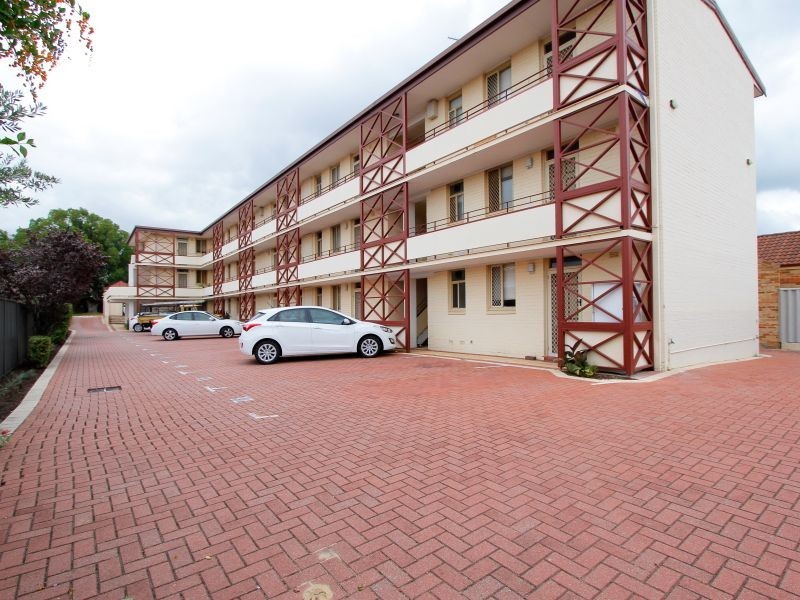 17/34 Comer Street, Como WA 6152