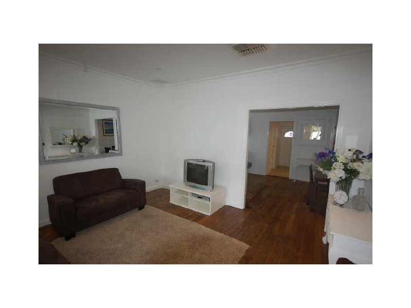 10 Reen Street, St James WA 6102