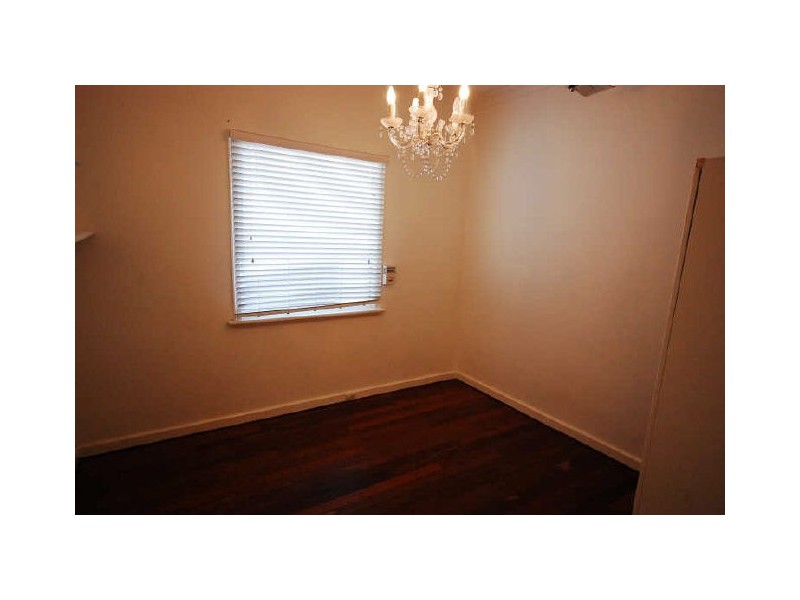 10 Reen Street, St James WA 6102