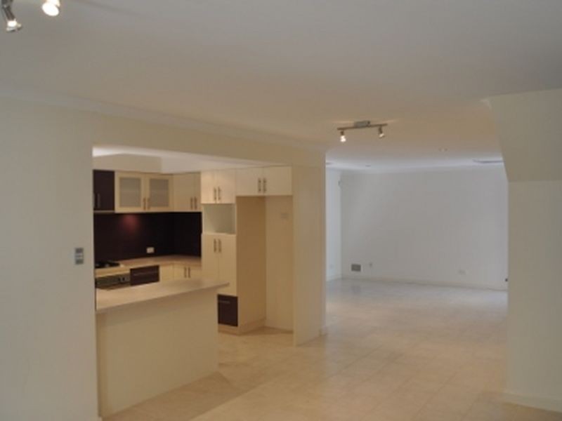 2/4 Lloyd Street, Cannington WA 6107