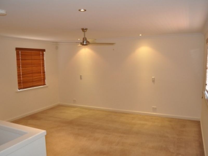 2/4 Lloyd Street, Cannington WA 6107