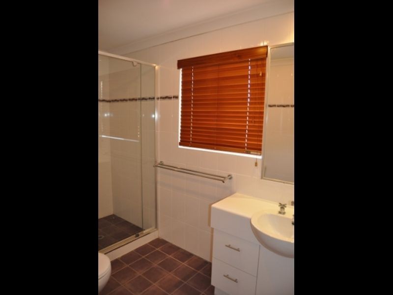 2/4 Lloyd Street, Cannington WA 6107