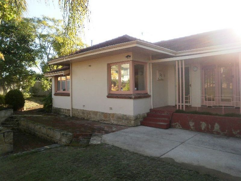 27 Marsh Avenue, Manning WA 6152