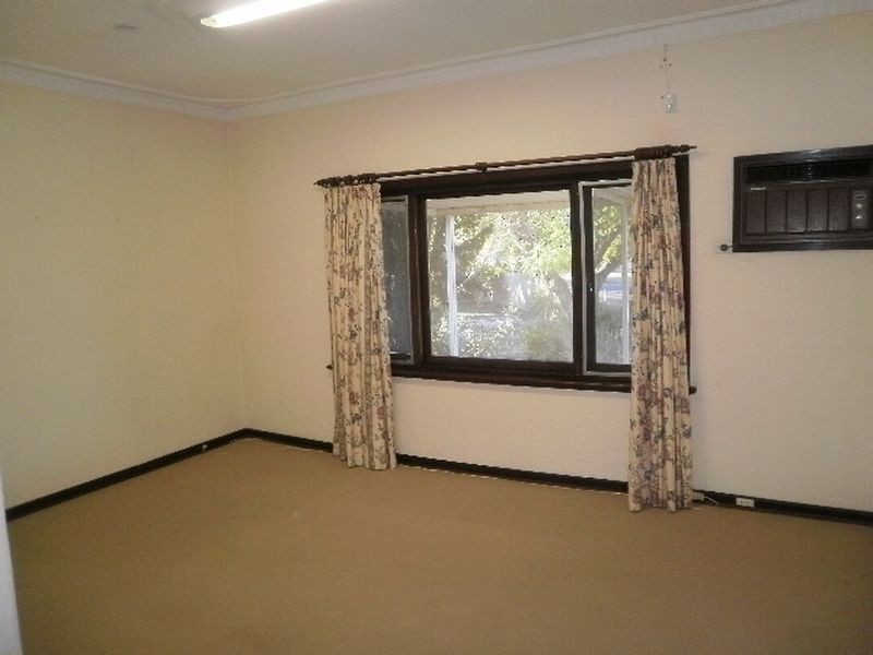 27 Marsh Avenue, Manning WA 6152