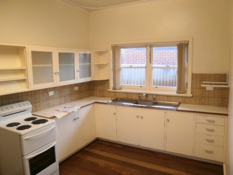 27 Marsh Avenue, Manning WA 6152