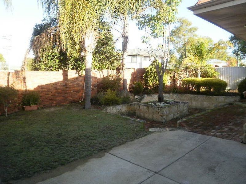 27 Marsh Avenue, Manning WA 6152
