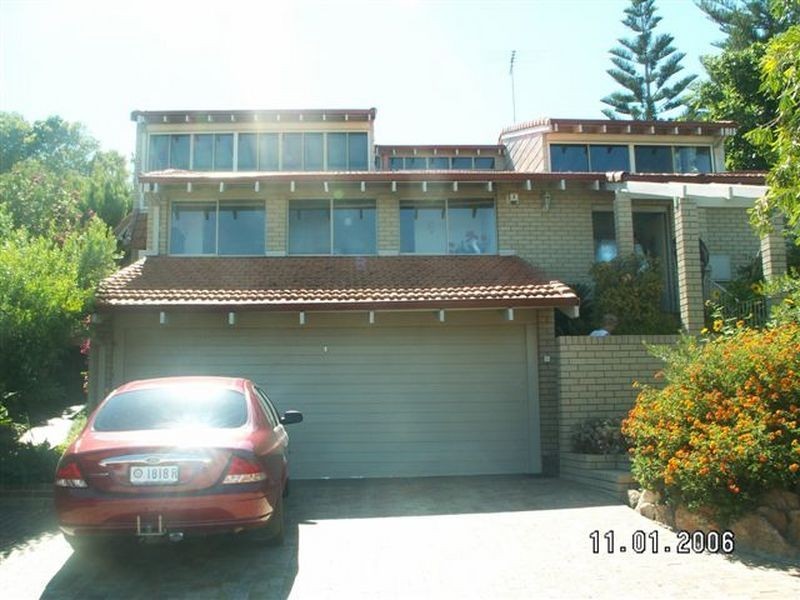 11 Aruma Way, City Beach WA 6015