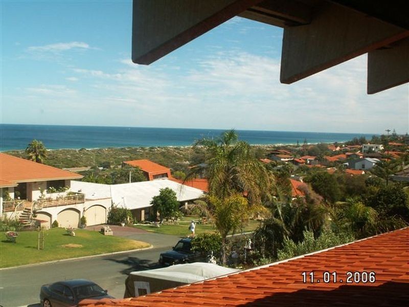 11 Aruma Way, City Beach WA 6015