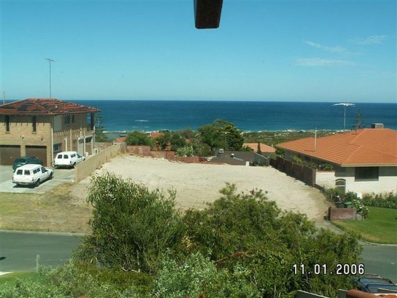 11 Aruma Way, City Beach WA 6015