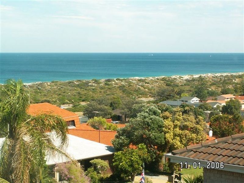 11 Aruma Way, City Beach WA 6015