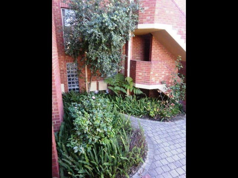 9/12 King George Street, Victoria Park WA 6100