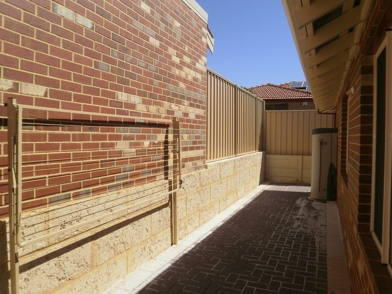 B/18 Hillview Terrace, St James WA 6102