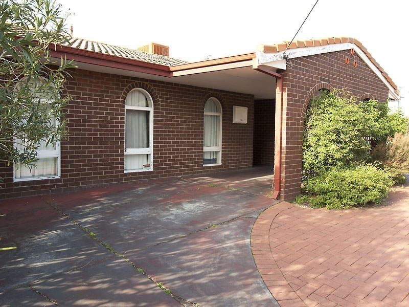 28 Central Tce, Beckenham WA 6107