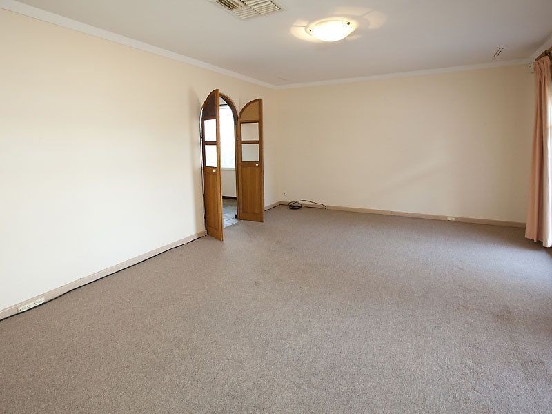 28 Central Tce, Beckenham WA 6107