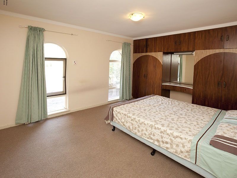 28 Central Tce, Beckenham WA 6107