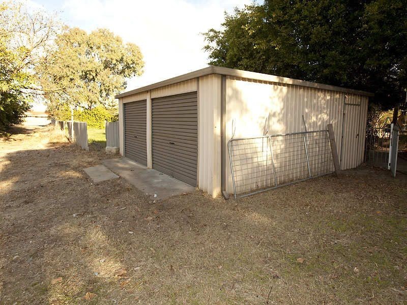 28 Central Tce, Beckenham WA 6107