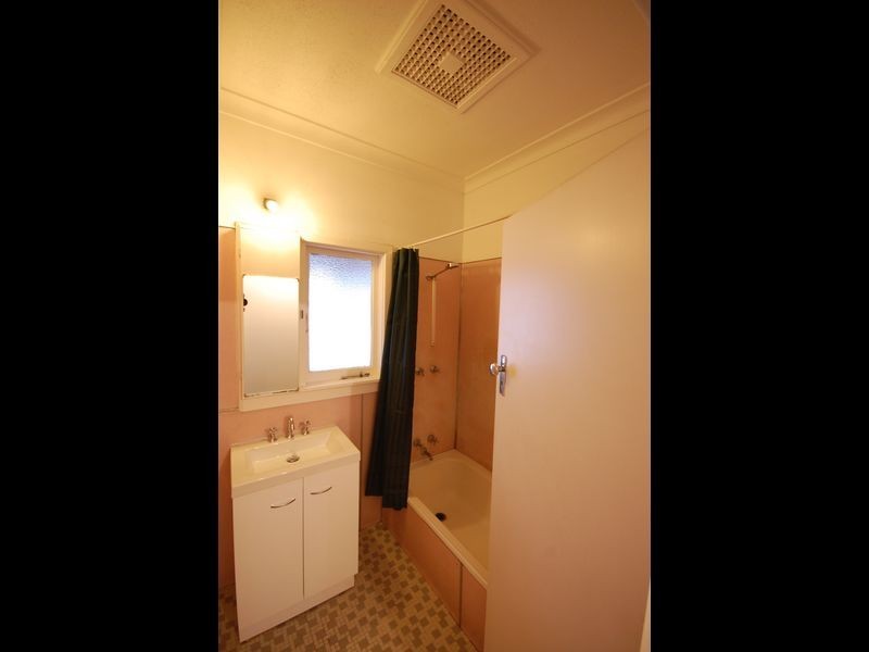 13 Teaguer Street, Wilson WA 6107