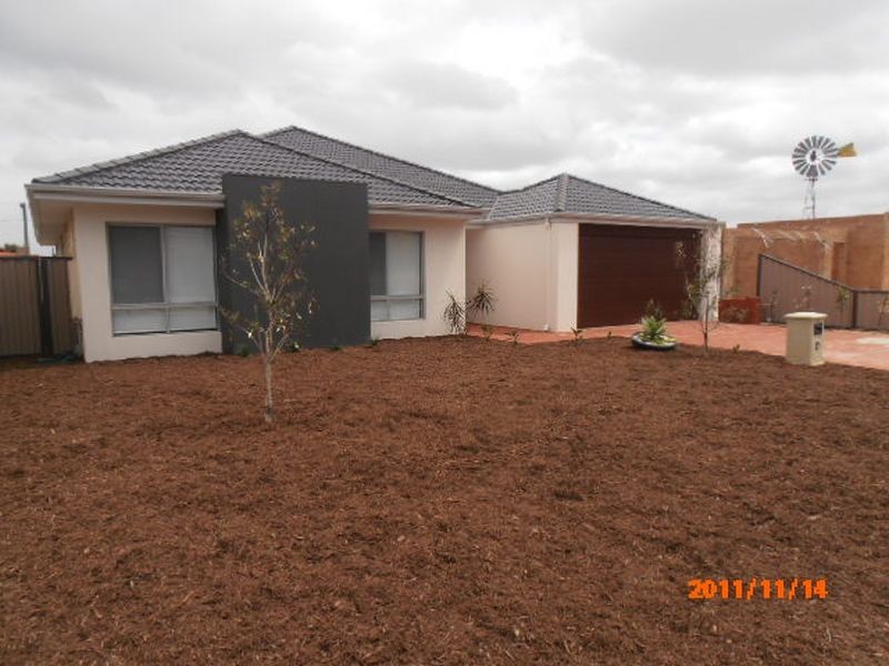 28 Tulip Way, East Cannington WA 6107