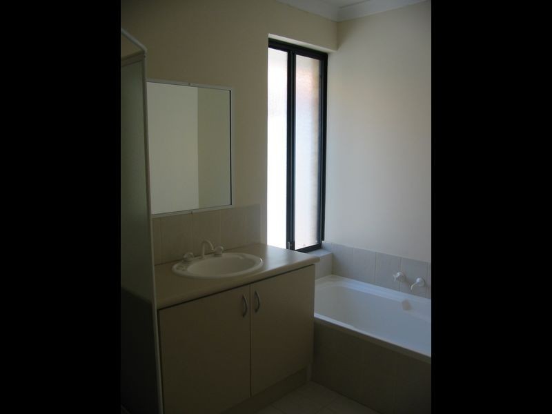 2/14 Crawford Street, Cannington WA 6107