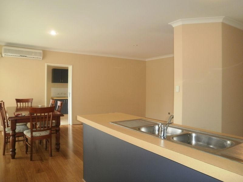 7/9E Doust Street, Cannington WA 6107