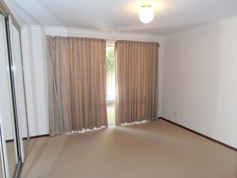 4 Galaxy Way, Carlisle WA 6101