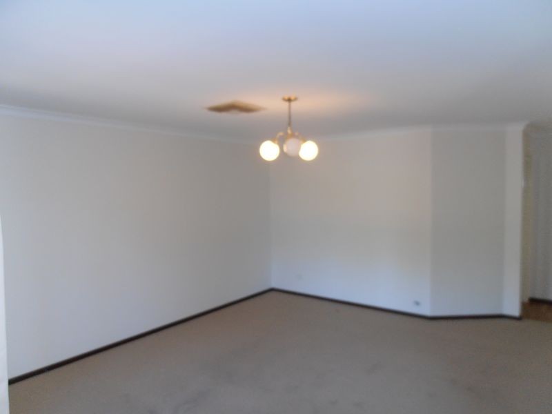 4 Galaxy Way, Carlisle WA 6101