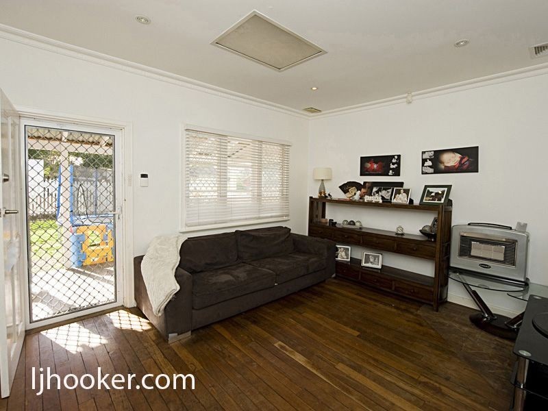 10 Reen Street, St James WA 6102
